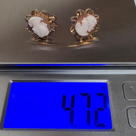 Vintage 12K Gold Filled GF Carved Shell Cameo Screw-back Earrings 4.72 Gram - Picture 11 of 11